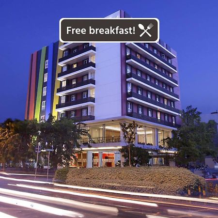อมาริส โฮเต็ล เอมบง มาลัง สุราบายา Hotel ภายนอก รูปภาพ