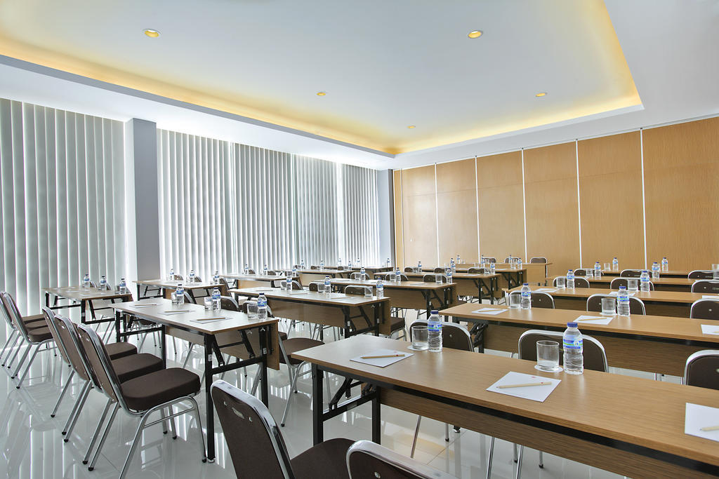 อมาริส โฮเต็ล เอมบง มาลัง สุราบายา Hotel ภายนอก รูปภาพ